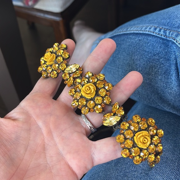 STUNNING Dimitriadis Glass Rhinestone & Resin Flower Bracelet - Picture 3 of 4
